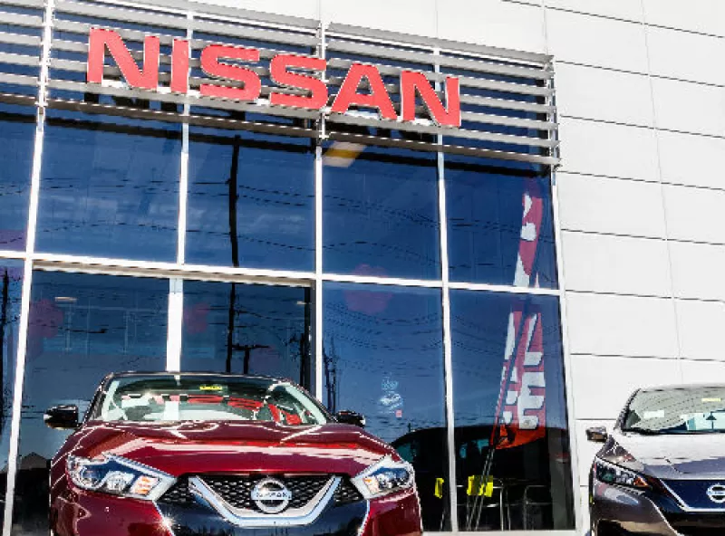 Nissan agencia de autos