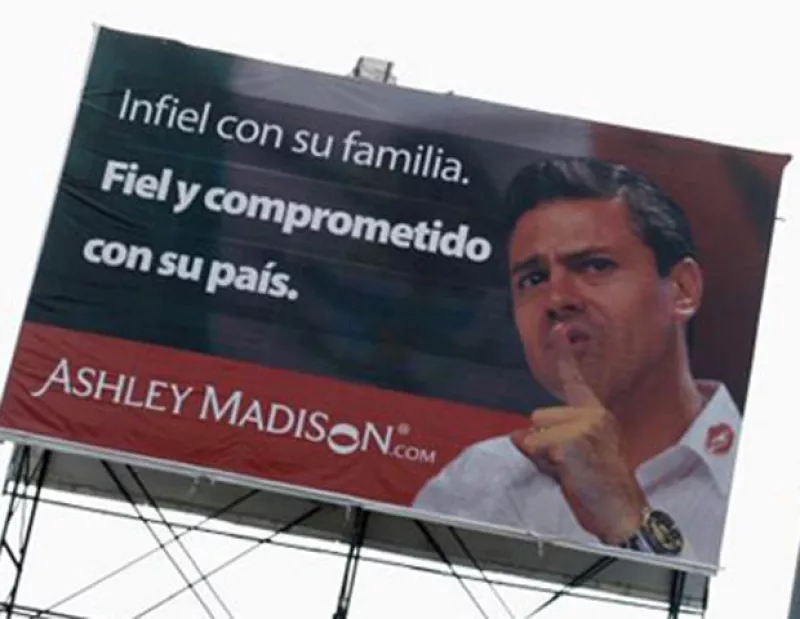 Desde hace varios días en la Ciudad de México hay unos espectaculares de un portal de Internet que promueve la infidelidad y usaron la imagen del candidato.