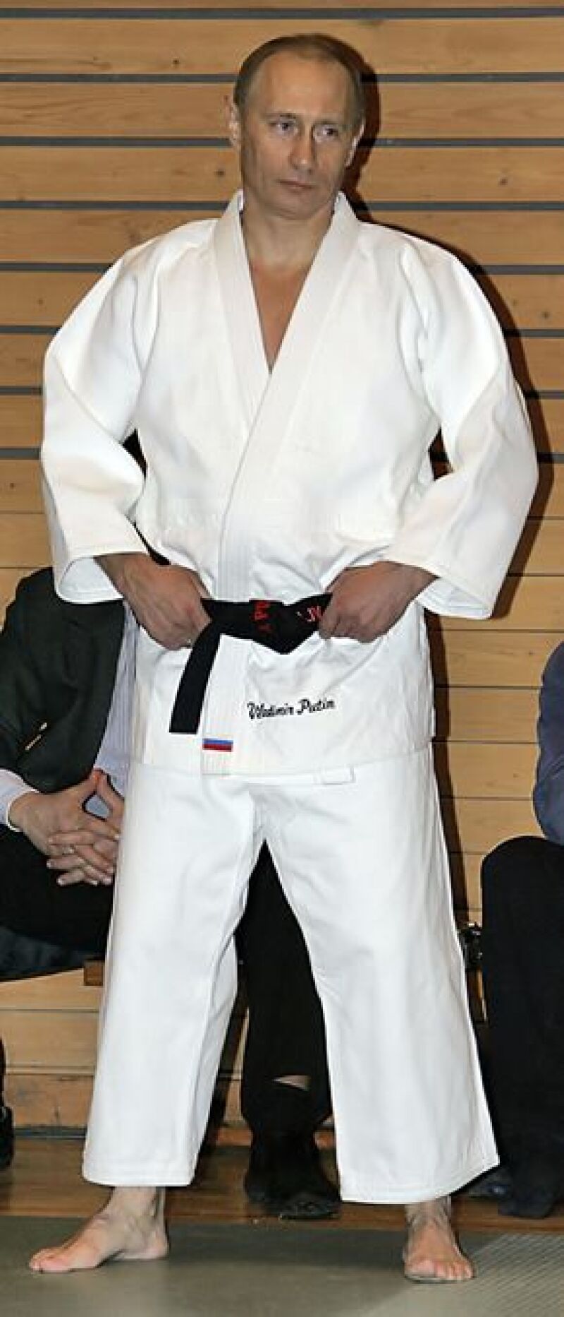 El primer ministro ruso presentó su primer DVD de este deporte, el cual practica desde pequeño.