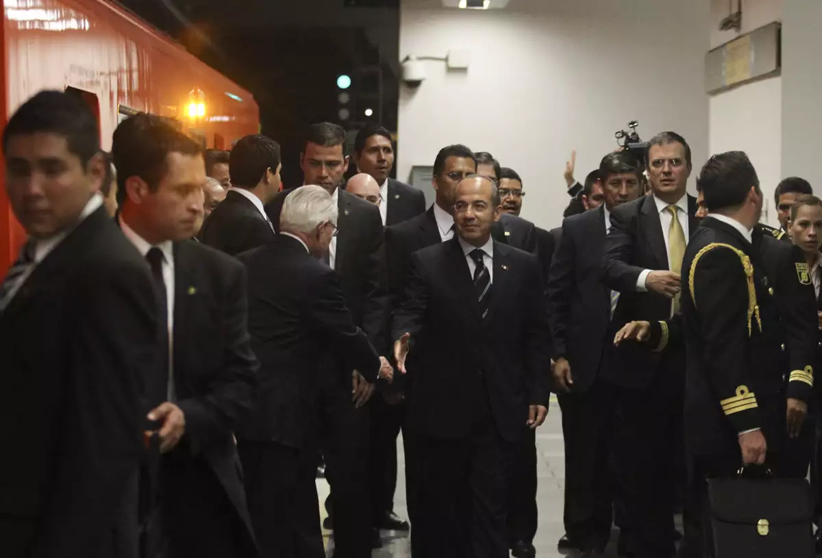 Marcelo Ebrard y Calderon Linea 12