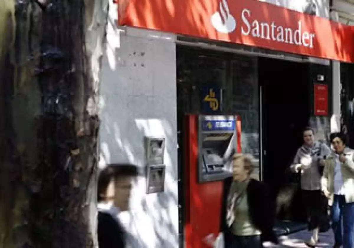 Grupo Santander creará 6,000 nuevos empleos a través del Centro. (Foto: AP)