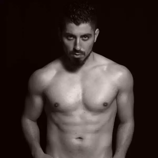 A Sargento Rap le encanta componer canciones y las artes marciales.