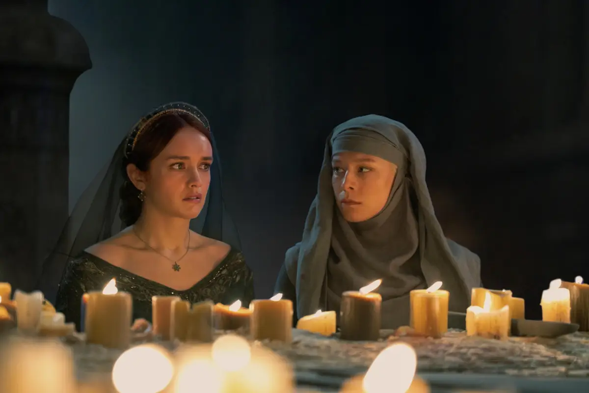 olivia-cooke-emma-d-arcy (1).jpg