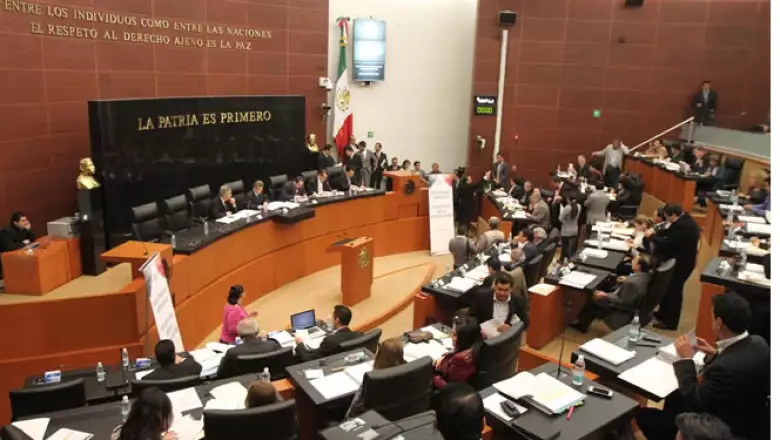 Las comisiones de Puntos Constitucionales, la de Estudios Legislativos y la de Energía de la Cámara de Senadores aprobaron este lunes en lo general el dictamen en materia energética; y dio inicio la discusión en lo particular.