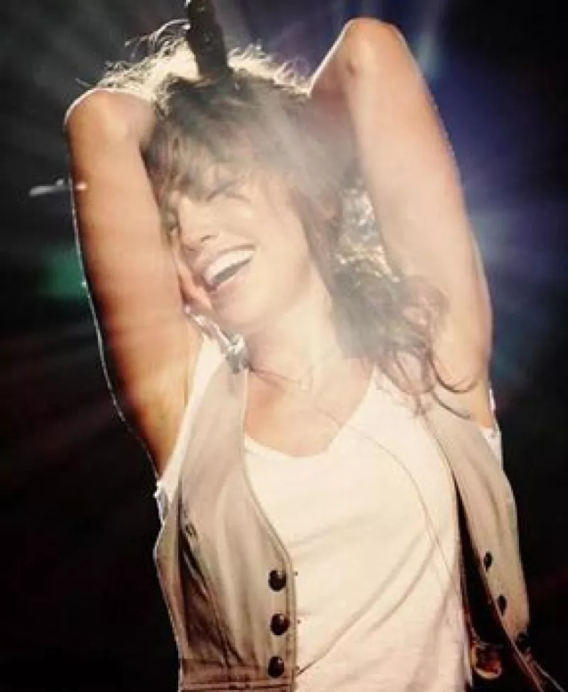 La cantante mexicana celebrará el cumpleaños de su hija Sabrina Sakäe y también el lanzamiento de su nuevo sencillo en la radio internacional, titulado "Equivocada".