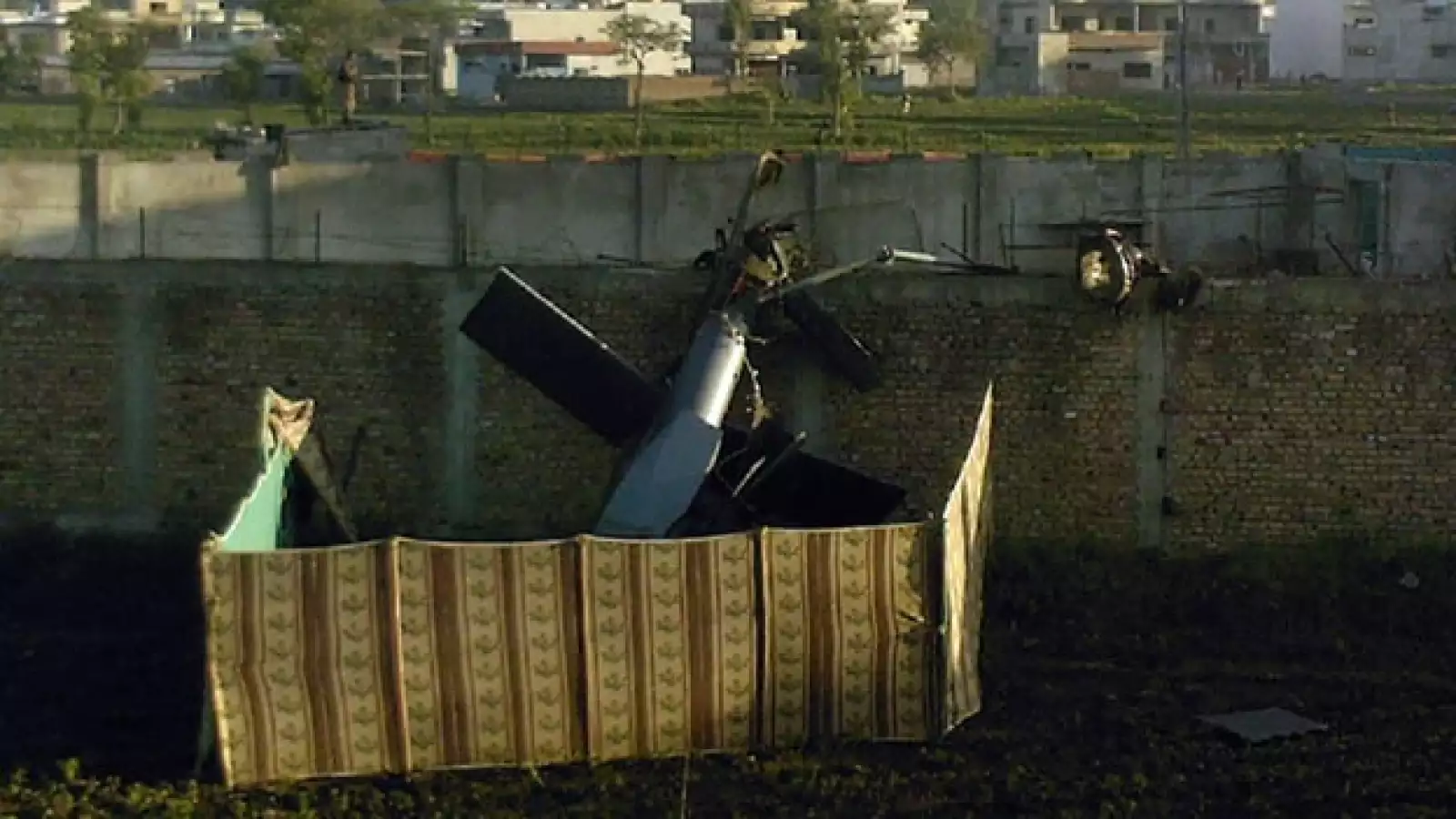 Uno de los helicopteros de EU derribado cerca casa Bin Laden