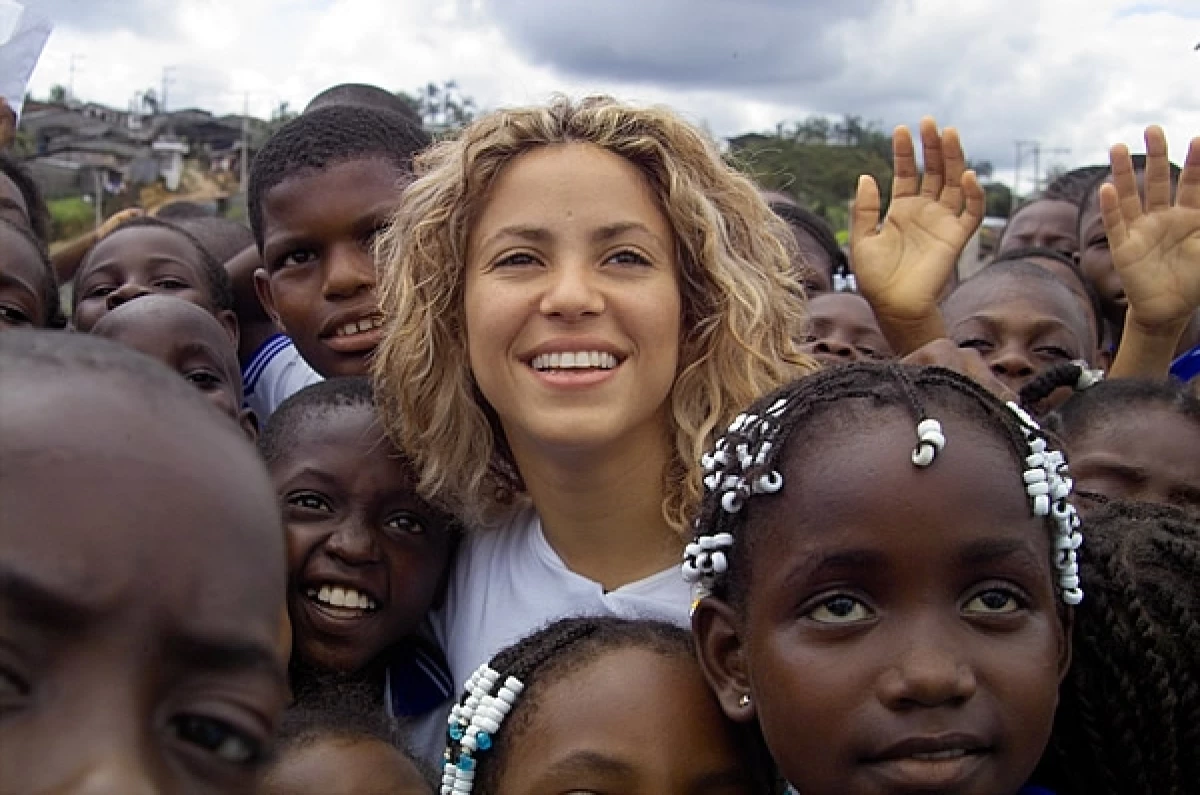 `Time for Africa´ es el nombre de la canción que la colombiana y el grupo Freshlyground interpretarán como canción oficial de la Copa del Mundo de fútbol.