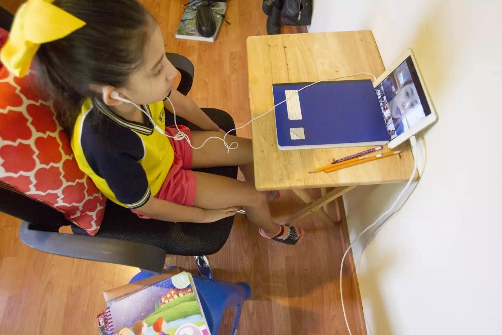 MONTERREY, NUEVO LEÓN, 24AGOSTO2020.- Más de un millón de alumnos de todos los niveles de educación en Nuevo León, regresaron a clases virtuales desde sus casas debido a la contingencia por el Covid-19.
FOTO: GABRIELA PÉREZ MONTIEL / CUARTOSCURO.COM