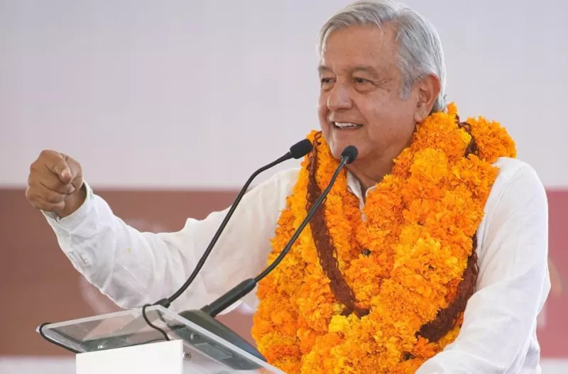 AMLO Constitución.jpg