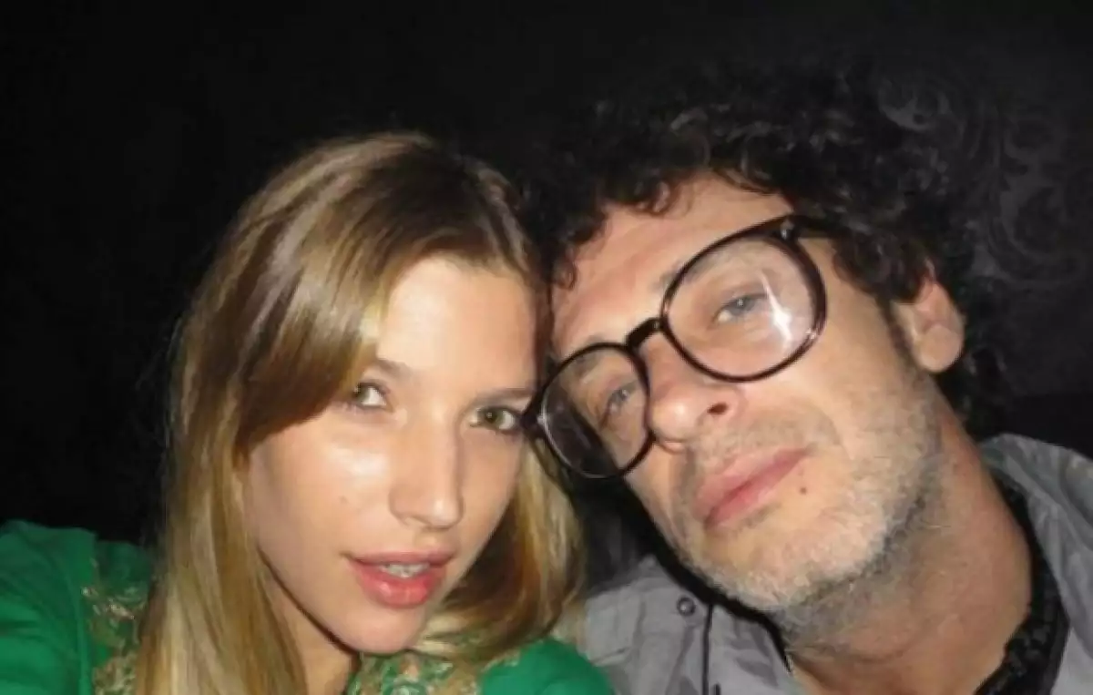 Existen rumores de que Chloe Bello, novia del cantante el tiempo en que entró en coma es despreciada por familia y amigos, ya que aseguran ella influyó en su estado de salud.