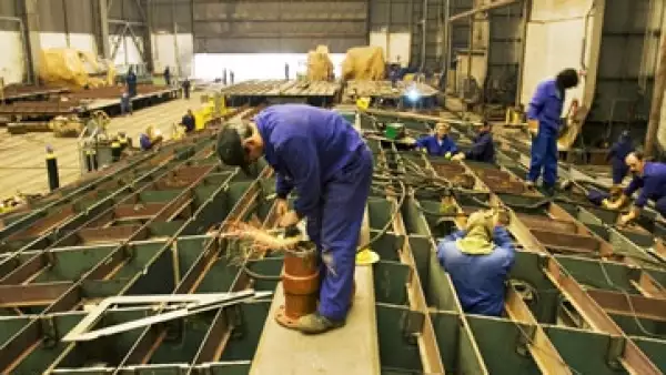 Trabajador en astillero