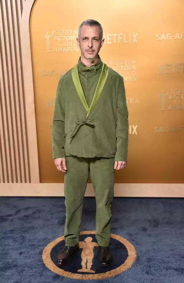 jeremy-strong-sag