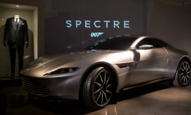 Además del carro, se subastó el traje diseñado por Tom Ford. (Foto: Getty Images)