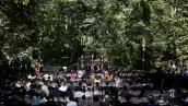 El presidente de Corea del Sur, Yoon Suk Yeol, el presidente de los Estados Unidos, Joe Biden, y el primer ministro japonés, Kishida Fumio, llegan a una conferencia de prensa conjunta después de las conversaciones a tres bandas en Camp David el 18 de agosto de 2023 en Camp David, Maryland.