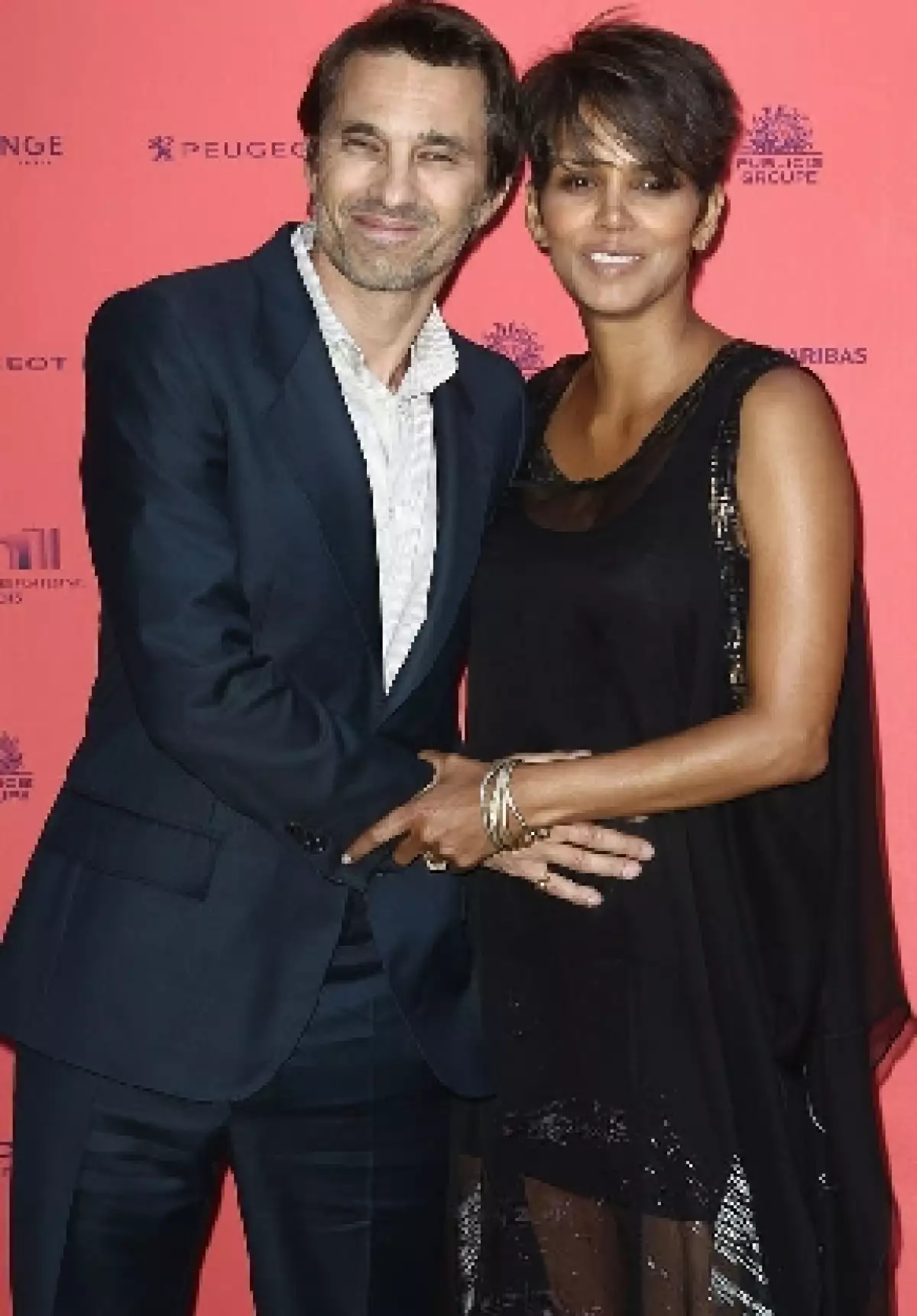 El portal E! News aseguró que la actriz llegará por tercera vez al altar este fin de semana, ahora del brazo de Olivier Martínez, con quien espera un bebé.