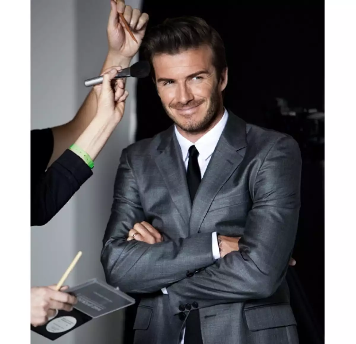 El futbolista compartió en su cuenta de Facebook un par de fotos en el backstage de la campaña de su nueva fragancia.
