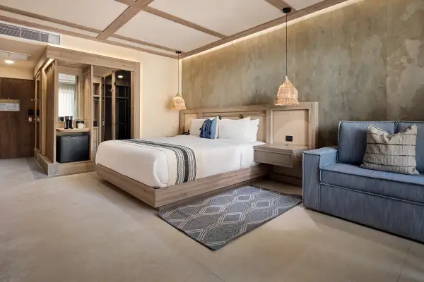  IHG Hotels & Resorts