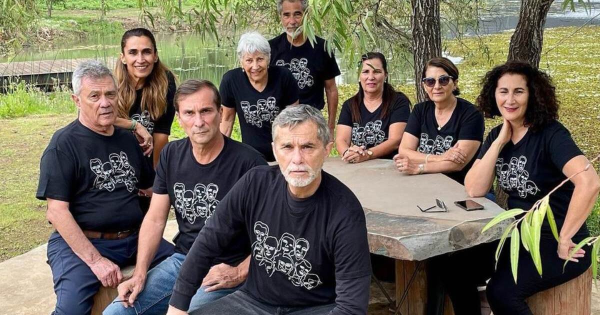 Humberto Zurita presume en fotos a sus nueve hermanos y sí, ¡todos se