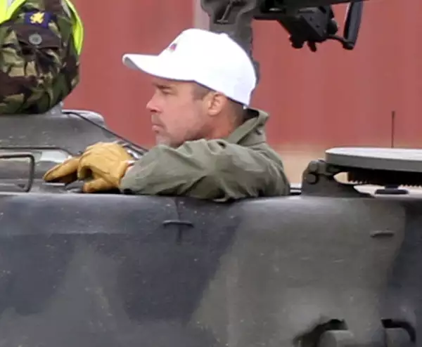 El actor de 49 se tuvo que cortar el pelo para su nueva película.