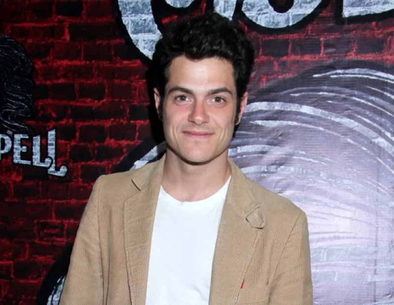 El actor nos comparte cómo ha cambiado su vida al tener dos pequeños en casa y la convivencia que tiene con ellos.