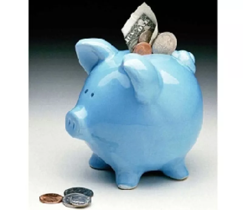 Resuelve el dilema: Abrir o no una mesa de regalos en una tienda departamental o pedir dinero.