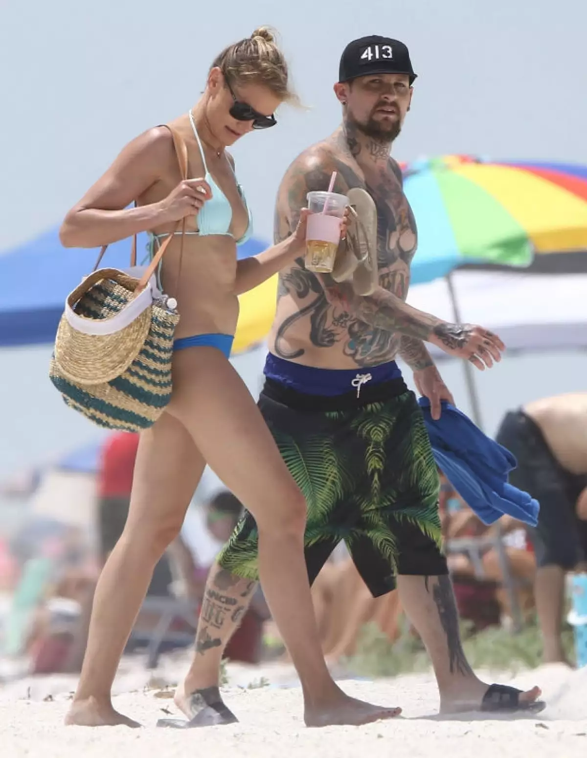 Cameron Diaz disfrutó de la playa y de visitar a su familia con Benji Madden.