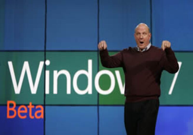 Steve Ballmer, el CEO de Microsoft presentó Windows 7 beta en enero del 2009. (Foto: AP)
