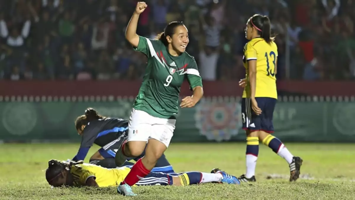Charlyn Corral festeja su gol