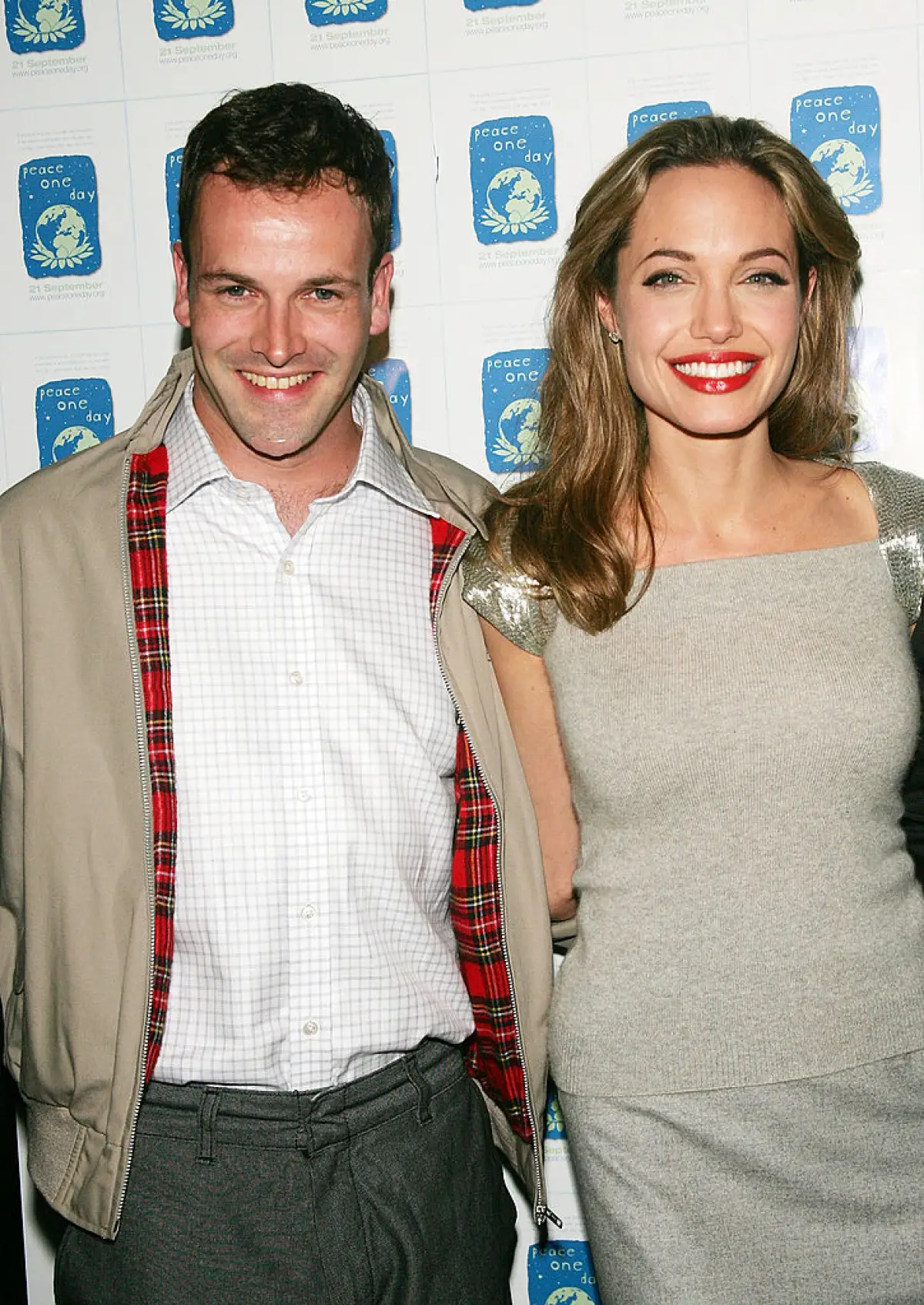 Jonny Lee Miller y Angelina Jolie.