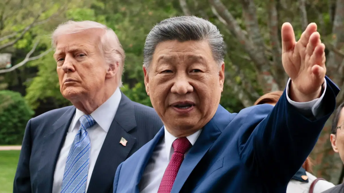 El presidente estadounidense Donald Trump y el presidente chino Xi Jinping visitan el Jardín Zhongnanhaien Beijing, China.
