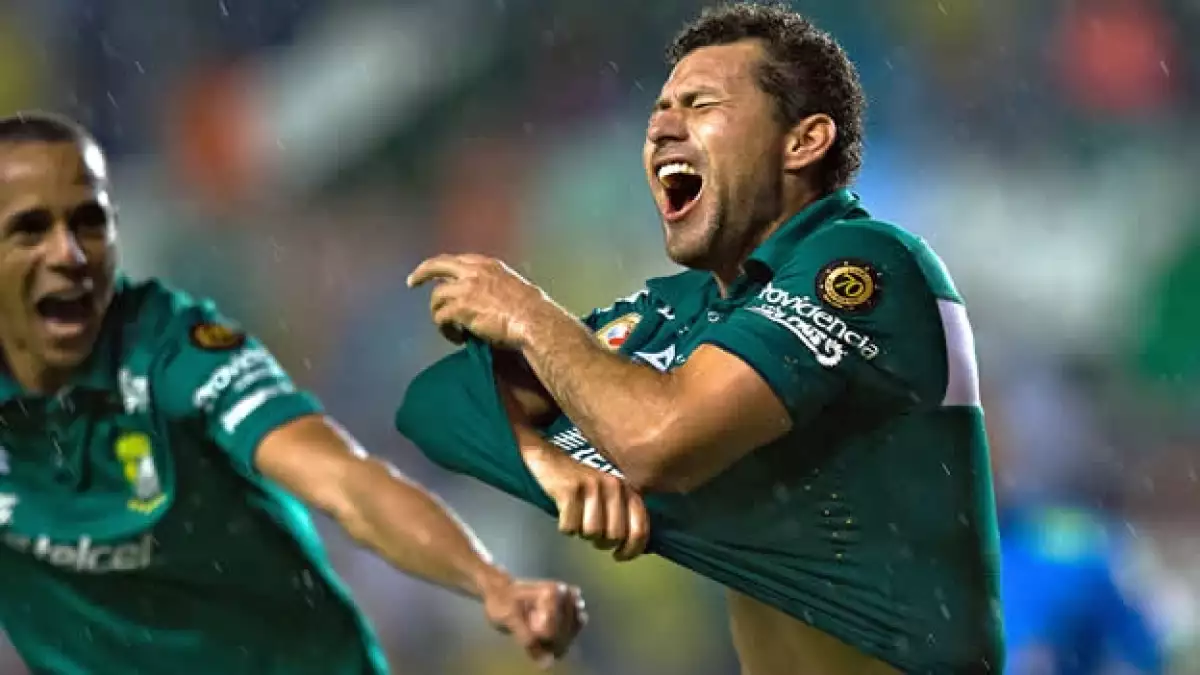 Miguel Sabah reacciona luego de haber marcado el 2-1 favor León este jueves