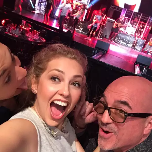 Thalía llegó al recinto donde se llevó a cabo el homenaje a Pepe Bastón.