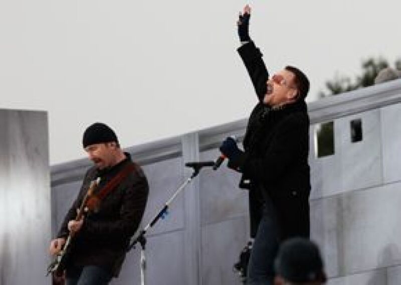 La banda irlandesa de rock comenzó a difundir el enérgico sencillo "Get On Your Boots" este lunes.