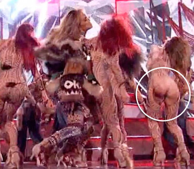 En pleno show, la bailarina de Jennifer rompió su jumper.