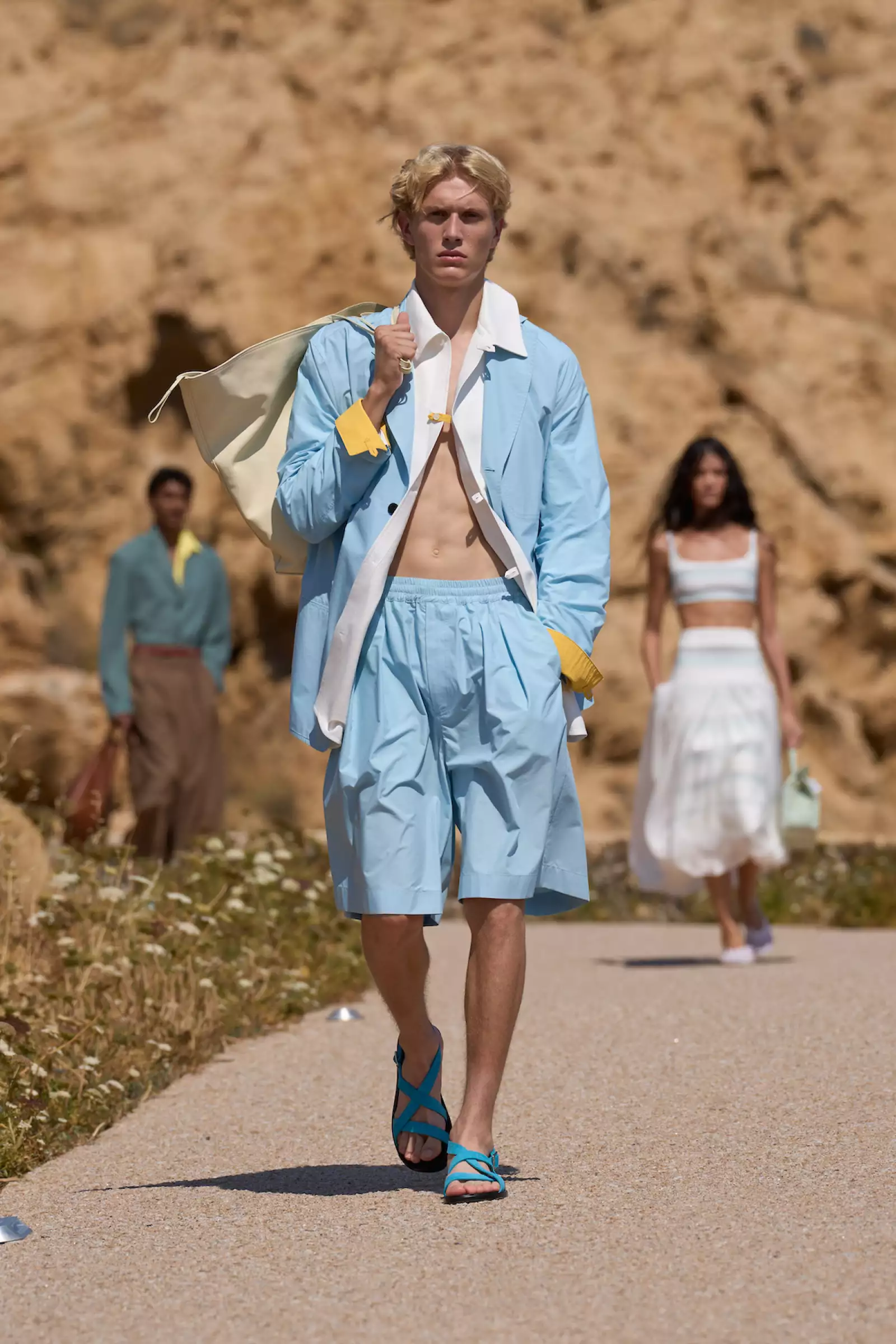 Jacquemus PO S27 016.jpg