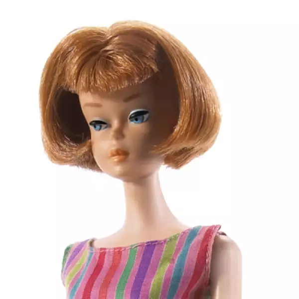 En los 60, lucía con maquillaje en los ojos, cejas arqueadas y ojos azules por primera vez. Además, fue vendida con un tercer color de pelo, "tiziano", un término popular que se le daba al pelo rojo en ese momento.