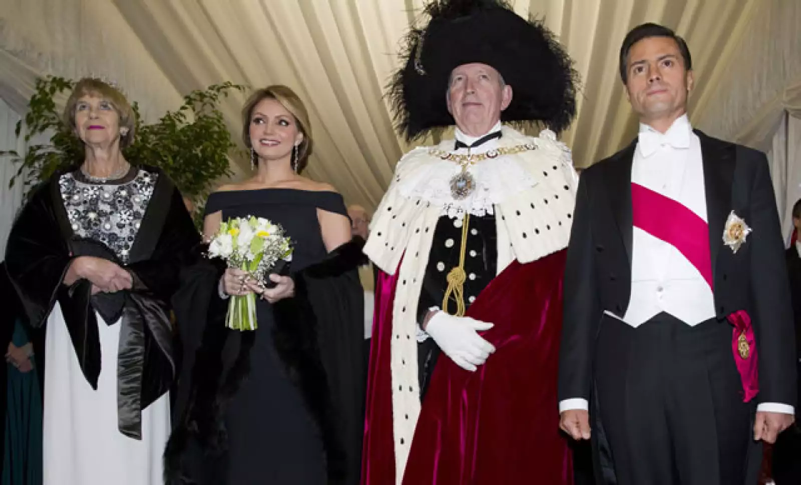 La primera dama y el presidente fueron recibidos por Gilly Yarrow, esposa del Lord Mayor de Londres, Alan Yarrow.