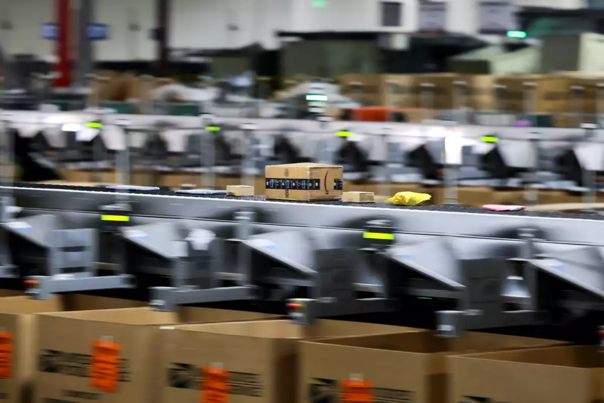 Amazon evalúa decirle adiós al servicio postal de EU ante cambios regulatorios del USPS