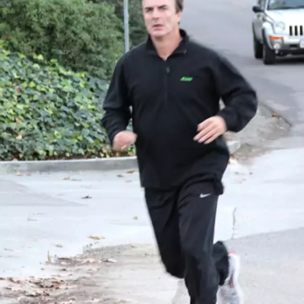 Chris Noth se ejercita por Sherman Oaks, California.