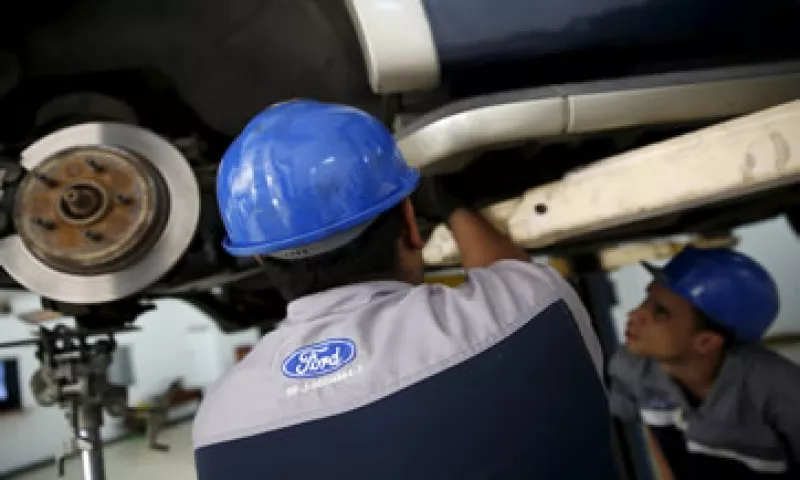 Empelados de Ford indican que 1,187 personas ya adquirieron autos en dólares en Venezuela. (Foto: Reuters )