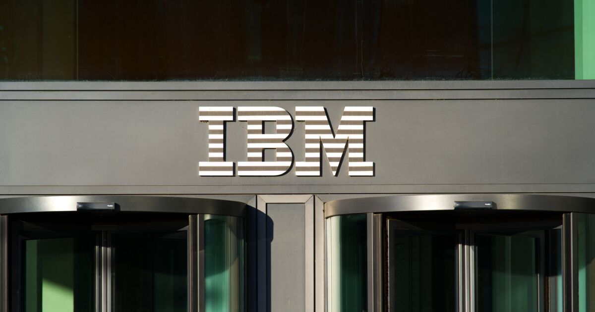 IBM, son aylarda gelir artışına rağmen dünya çapında 3.000 kişiyi işten çıkarıyor