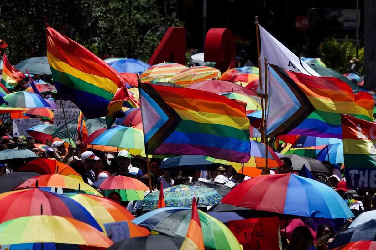 Miles de personas tomaron Paseo de la Reforma para celebrar el orgullo LGBTTTIQPA+ en el marco del Día Internacional del Orgullo.