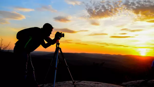 Fotógrafo en el atardecer.
