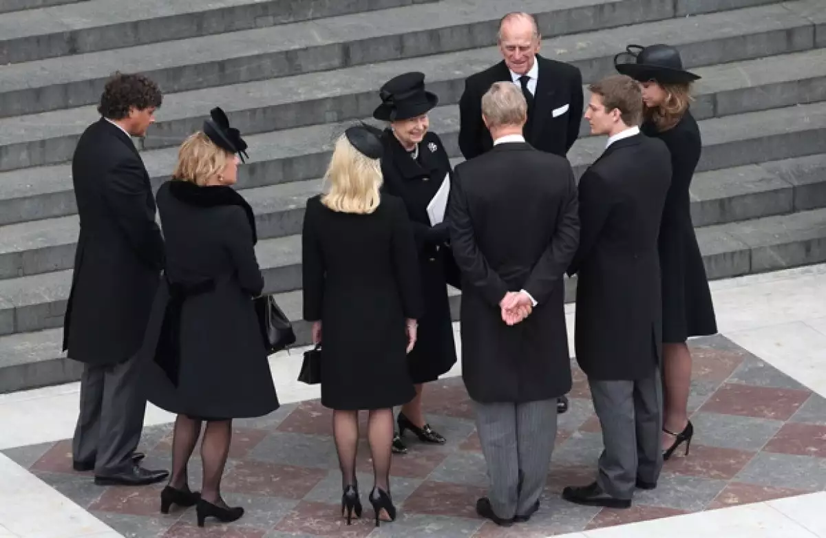 Los reyes saludaron a la familia de la ex Primera Ministra.