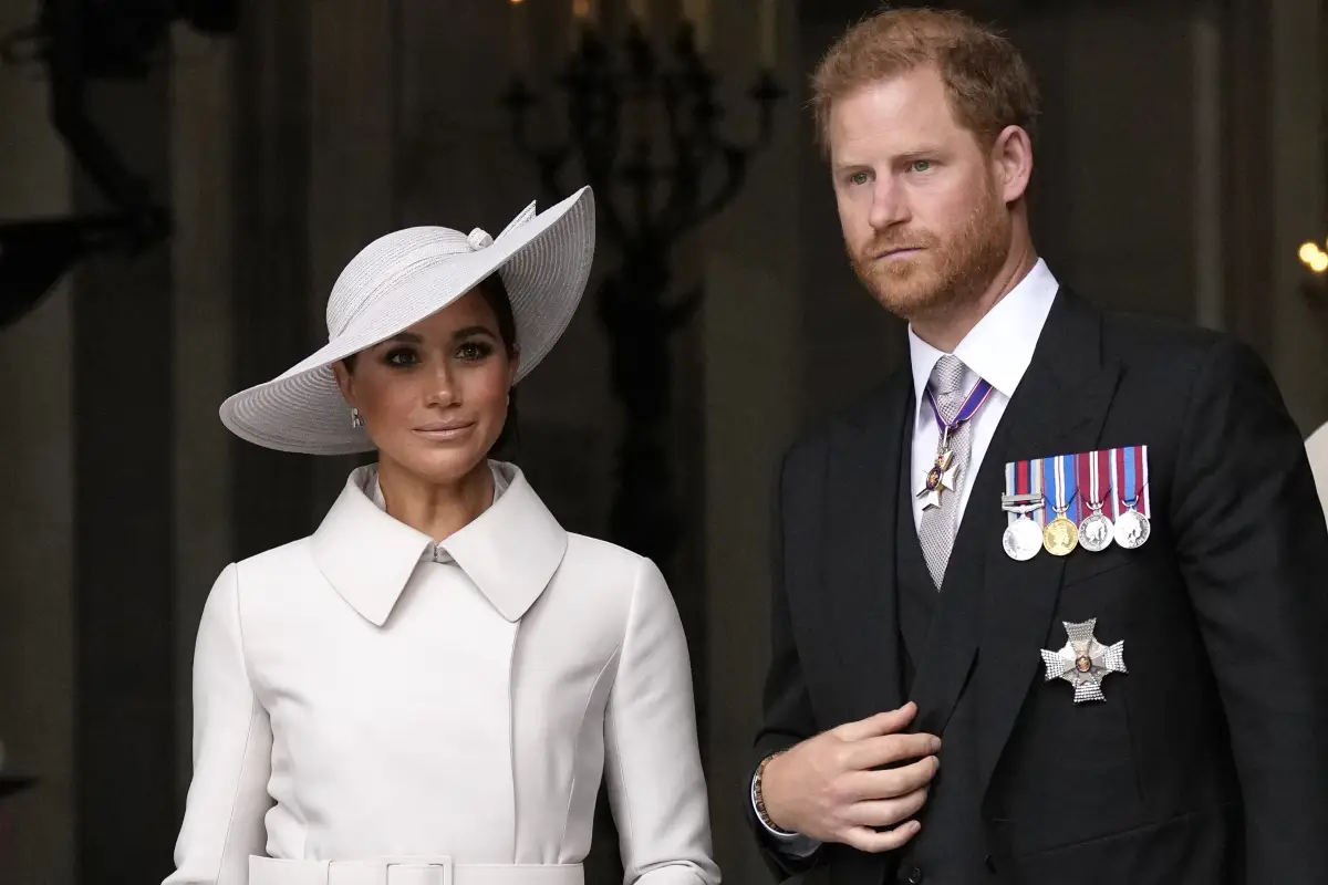 harry-meghan-persecucion-auto