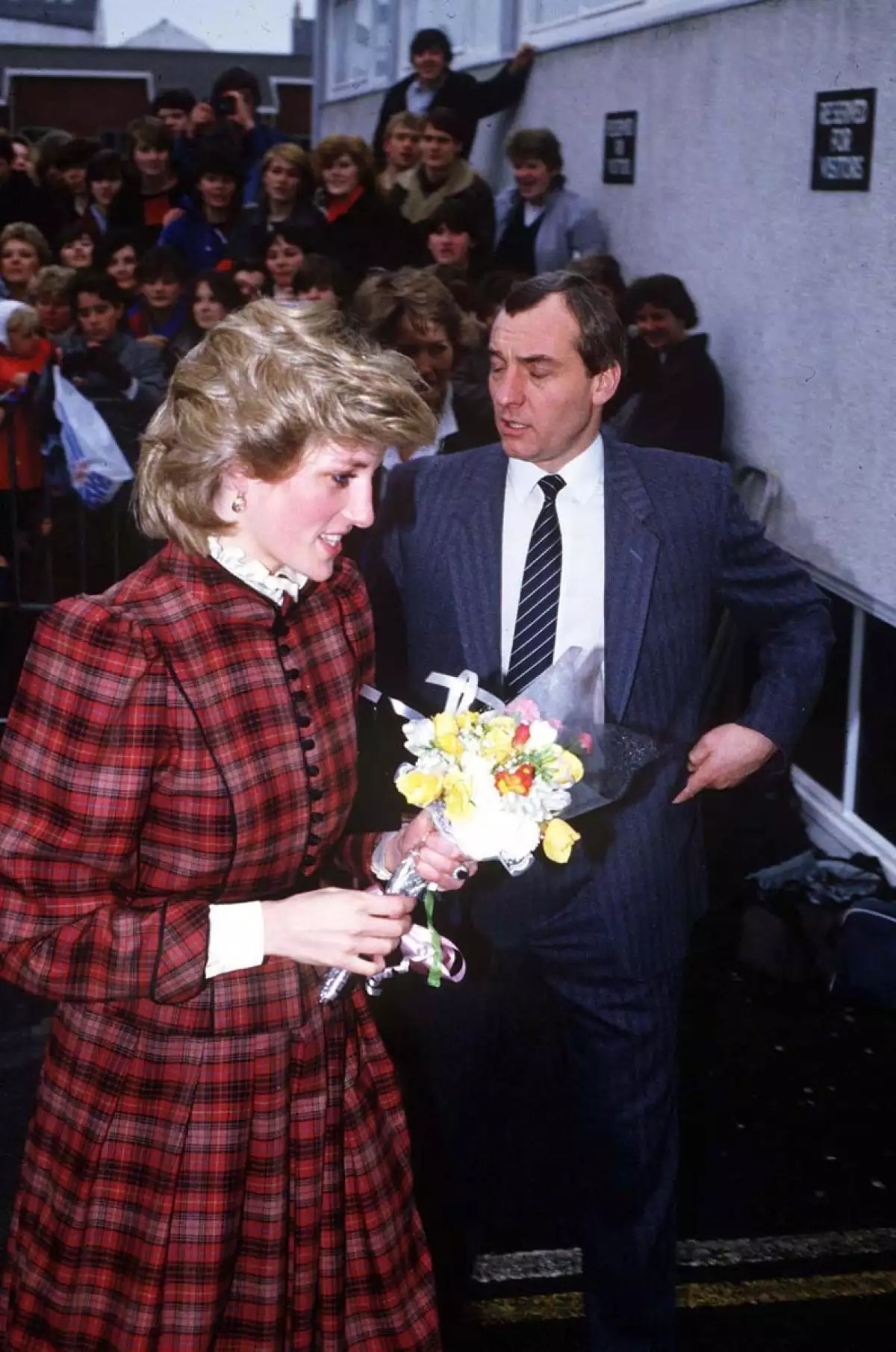 1985. Princess Diana y Barry Mannakee.