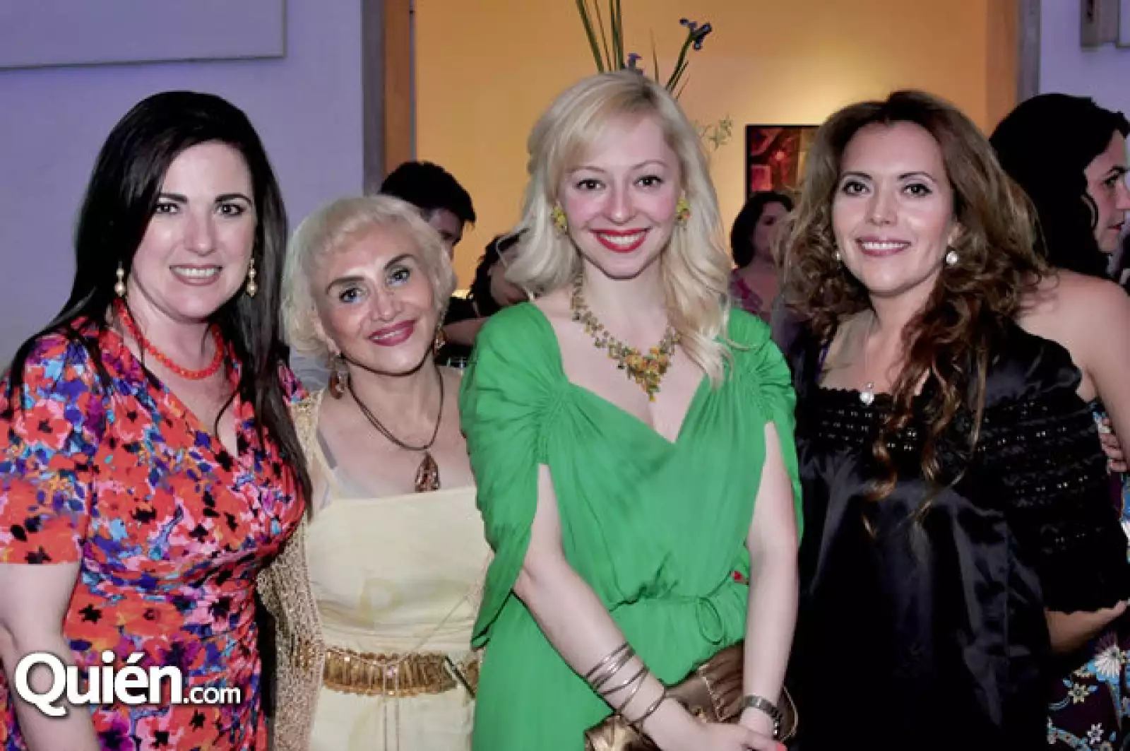 Marlene Dávila de Rodríguez, Eva González de Neri, Nancy Guzmán y Mirthala Hauger