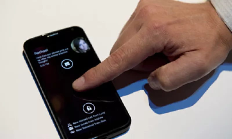 Motorola dijo que un usuario invierte 10 minutos a la semana en desbloquear su teléfono. (Foto: AFP)