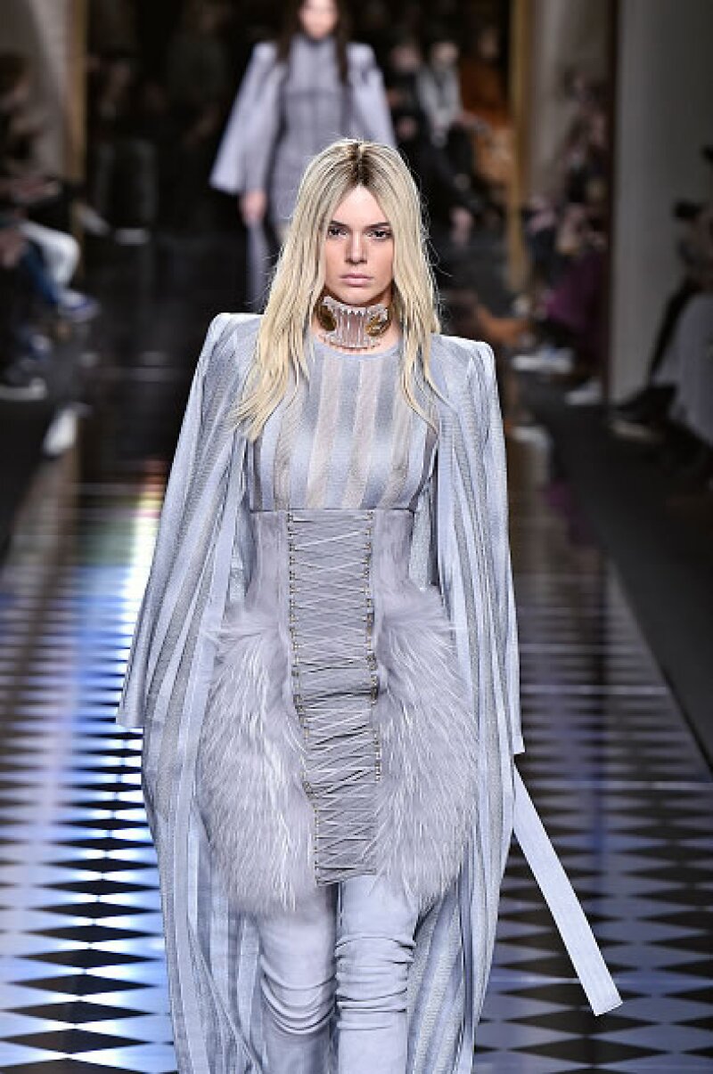Kendall Jenner en Balmain, París Fashion Week