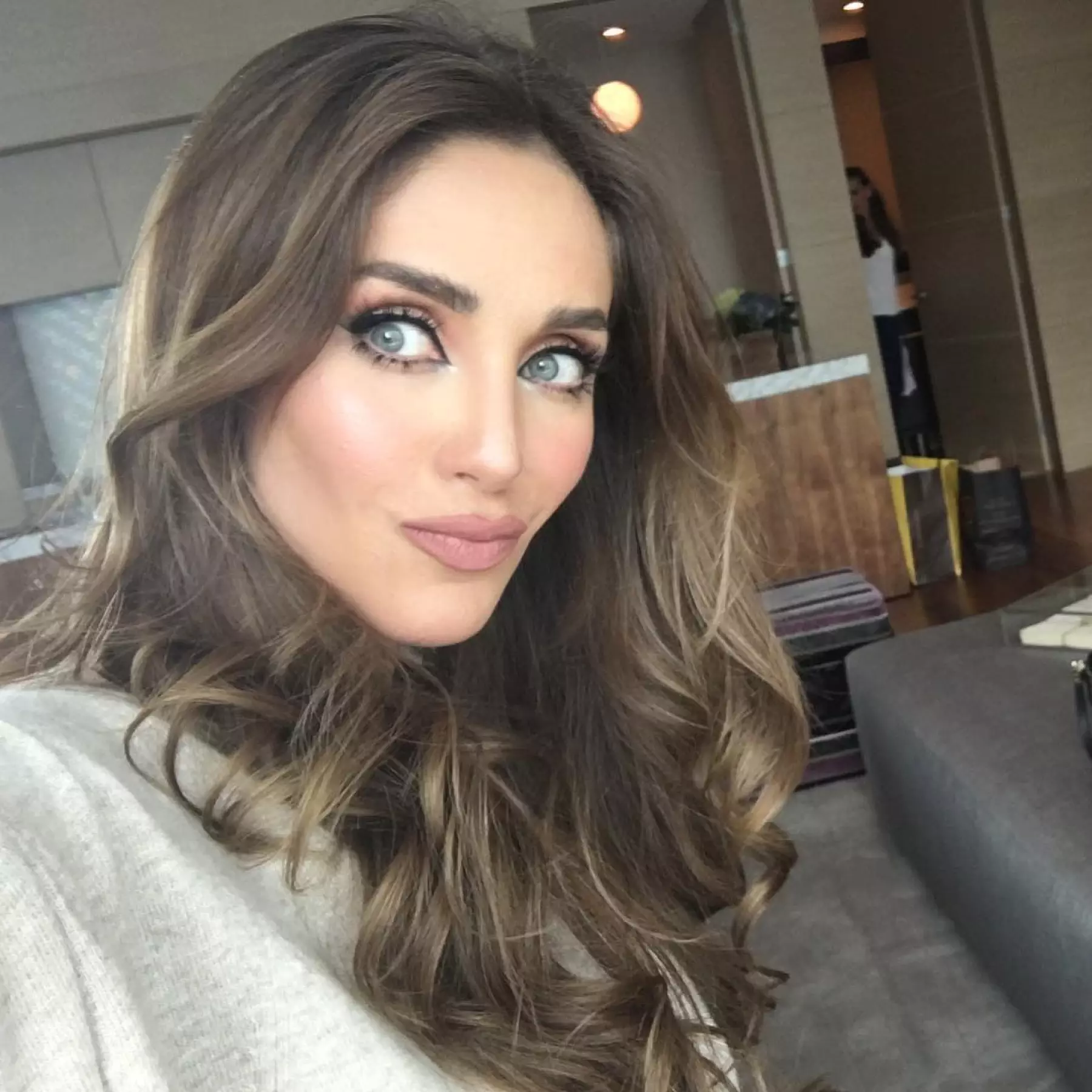 Anahí "salva" la cuarentena, acepta el reto y canta en vivo éxito de RBD